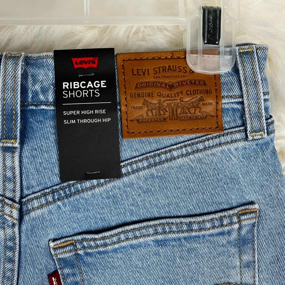 RIBCAGE LEVI JEAN SHORTS - Picture 3 of 6